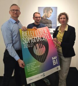 Von links nach rechts: Alex Kraus (Geschäftsführer BITel Gesellschaft für Telekommunikation mbH) Matthias Koch (Programmabteilung Kulturamt Bielefeld) Rebecca Egeling (Leitung Programmabteilung Kulturamt Bielefeld) ©Kulturamt Bielefeld